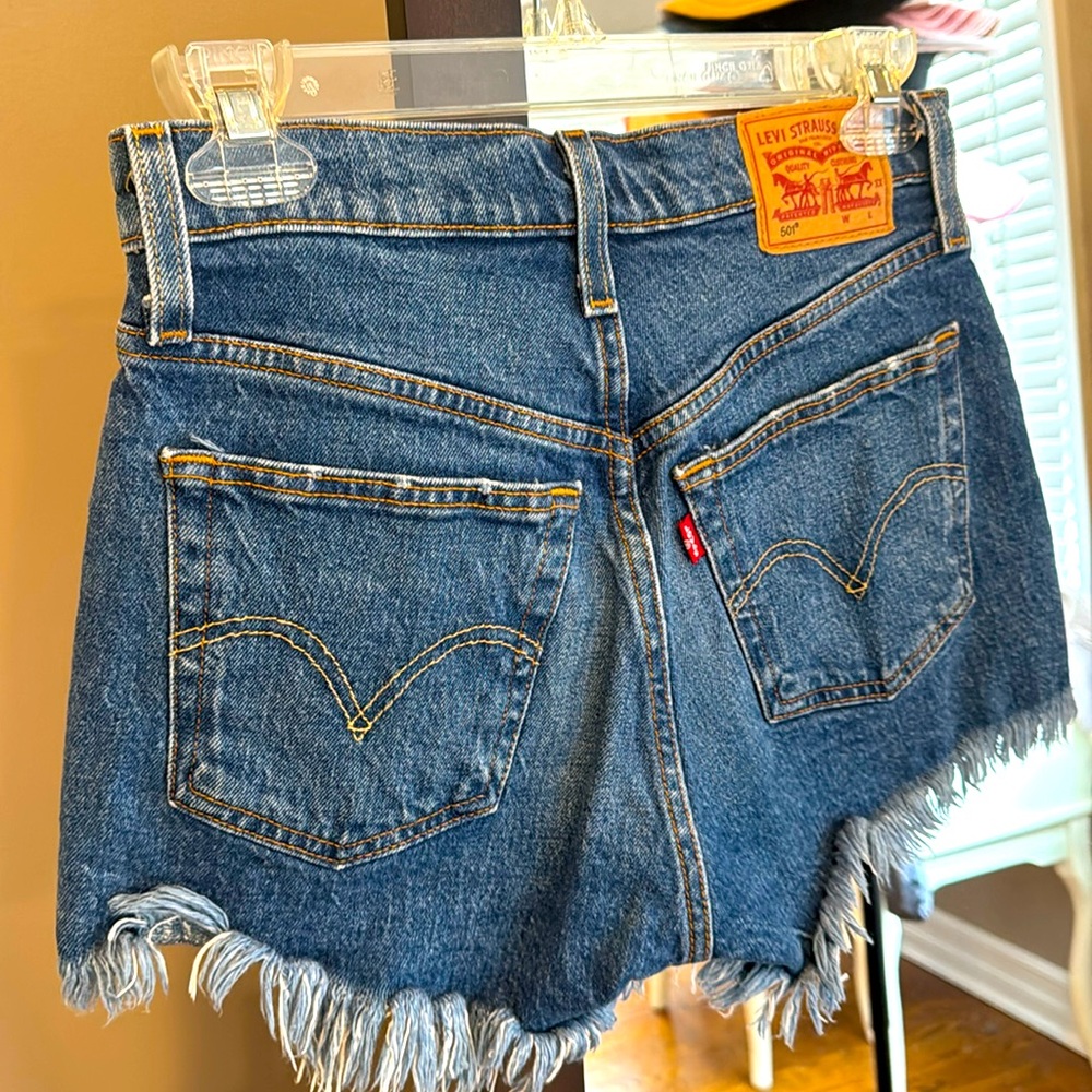 Levi's Ribcage Shorts 501 Like New size
25